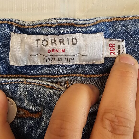 Torrid High-Rise Wide Leg Jeans - Picture 5 of 6